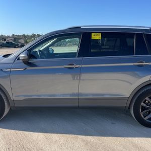 VOLKSWAGEN TIGUAN SE - 4