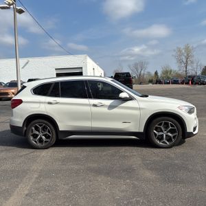 BMW X1 XDRIVE28I - 10