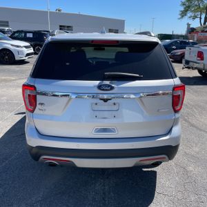 FORD EXPLORER XLT - 7