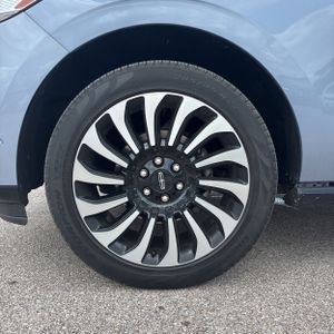 2024 Lincoln NAVIGATOR BLACK LABEL 照片 17