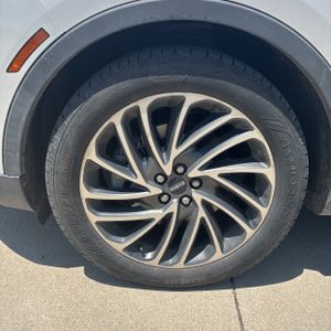 2019 Lincoln NAUTILUS RESERVE — миниатюра 17