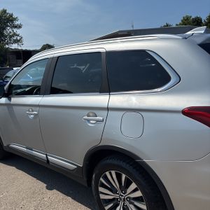 2019 Mitsubishi OUTLANDER SEL — фото 6