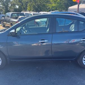 2017 Nissan VERSA SV photo 4