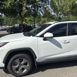 2024 Toyota RAV4 HYBRID XLE — фото 2