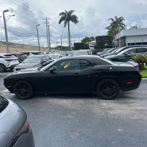 صورة 3 لـ 2017 Dodge CHALLENGER SXT