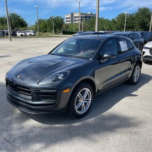 PORSCHE MACAN - 1