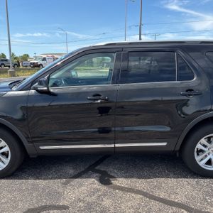 FORD EXPLORER XLT - 4