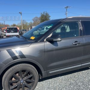 FORD EXPLORER XLT - 2