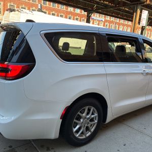 صورة 9 لـ 2025 Chrysler PACIFICA SELECT