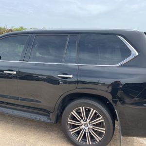 صورة 6 لـ 2020 Lexus LX 570 THREE-ROW