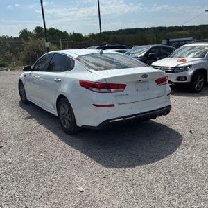 KIA OPTIMA LX - 4