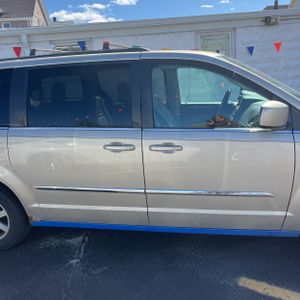 CHRYSLER TOWN & COUNTRY TOURING - 10