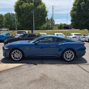 FORD MUSTANG GT PREMIUM - 3