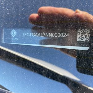 2022 Rivian R1T LAUNCH EDITION — миниатюра 51