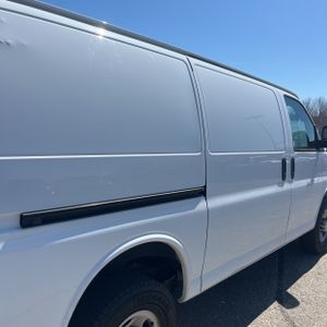 CHEVROLET EXPRESS 2500 - 9