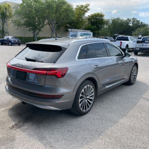 AUDI E-TRON QUATTRO PRESTIGE - 8