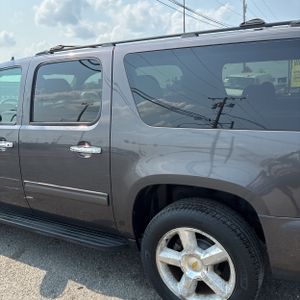 2011 Chevrolet SUBURBAN LS 照片 6