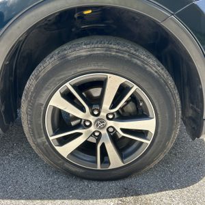 صورة 20 لـ 2018 Toyota RAV4 XLE