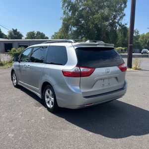 صورة 5 لـ 2019 Toyota SIENNA LE 8-PASSENGER