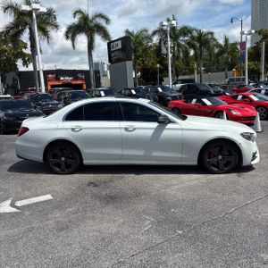 MERCEDES-BENZ E-CLASS - 10