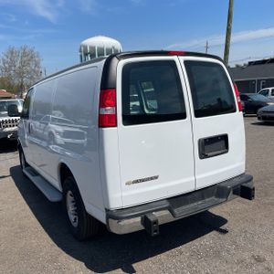 CHEVROLET EXPRESS 2500 - 5