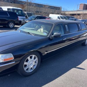 LINCOLN TOWN CAR EXECUTIVE - 2