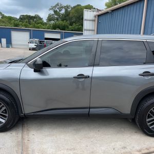 2021 Nissan ROGUE S — фото 4