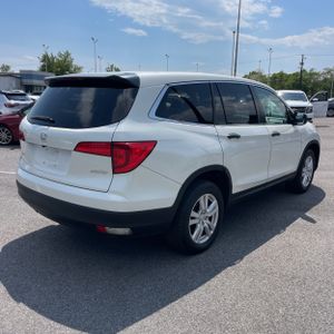 HONDA PILOT LX - 8
