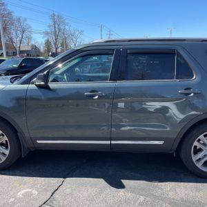 FORD EXPLORER XLT - 4