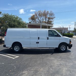 CHEVROLET EXPRESS 3500 - 10