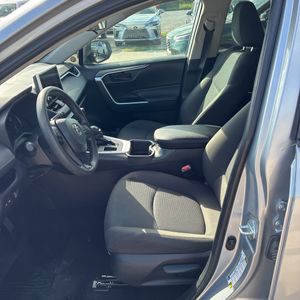 صورة مصغرة 32 لـ 2025 Toyota RAV4 LE