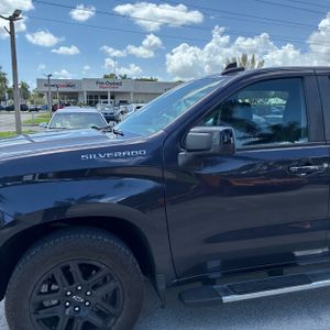 2023 Chevrolet SILVERADO 1500 RST 照片 2