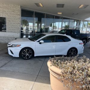 2020 Toyota CAMRY SE photo 3
