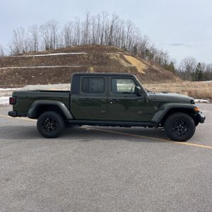 JEEP GLADIATOR WILLYS SPORT - 10