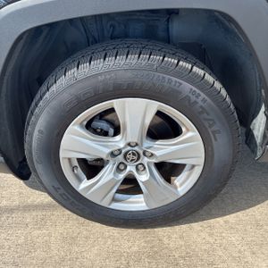 صورة مصغرة 17 لـ 2019 Toyota RAV4 XLE