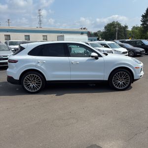 صورة 10 لـ 2023 Porsche CAYENNE S PLATINUM EDITION