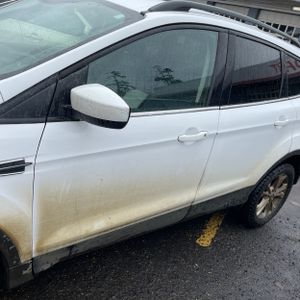 FORD ESCAPE SE - 4