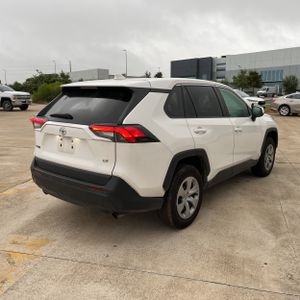 2022 Toyota RAV4 LE — фото 8