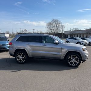 JEEP GRAND CHEROKEE STERLING EDITION - 10