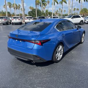 صورة 8 لـ 2022 Lexus IS 300 BASE