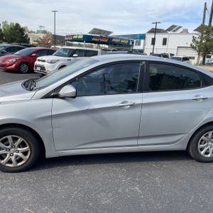 HYUNDAI ACCENT - 4