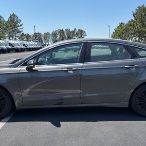 FORD FUSION SE - 4
