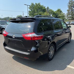 2020 Toyota SIENNA XLE 8-PASSENGER — фото 8