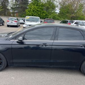FORD FUSION SE - 4