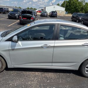 HYUNDAI ACCENT GLS - 4