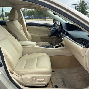 صورة 33 لـ 2014 Lexus ES 350 BASE