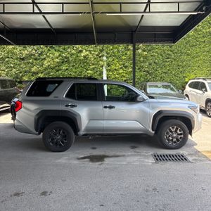 صورة 10 لـ 2025 Toyota 4RUNNER SR5