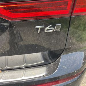 2019 Volvo XC60 MOMENTUM thumbnail 23