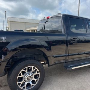 FORD F-250 SUPER DUTY LARIAT - 9