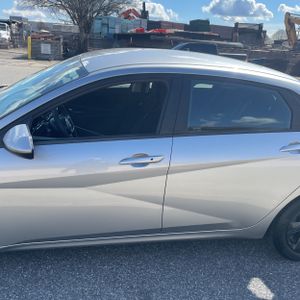 HYUNDAI ELANTRA SEL - 4